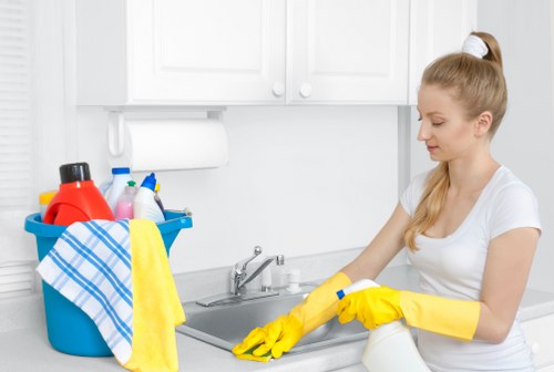 Quick first steps for fresh stains on carpets and clothing